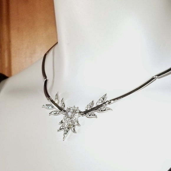 16" Rhinestone Necklace With Leaf Design - Picture 7 of 8